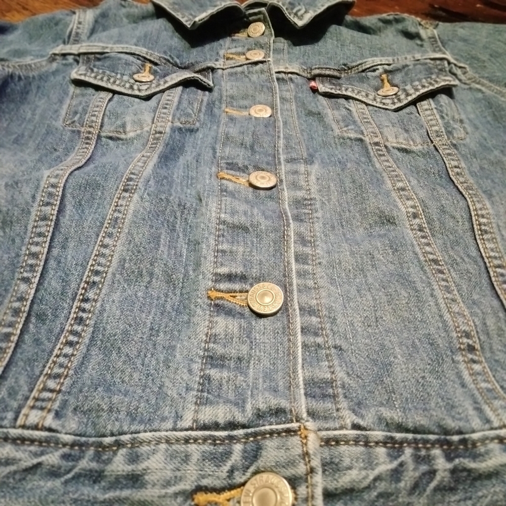 Levi’s Original Trucker Blue Denim Jacket Size Medium